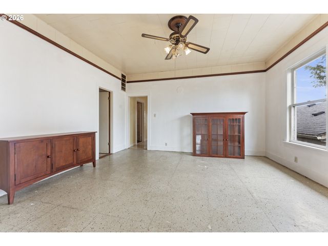 642 CLARK St, North Bend, OR 97459