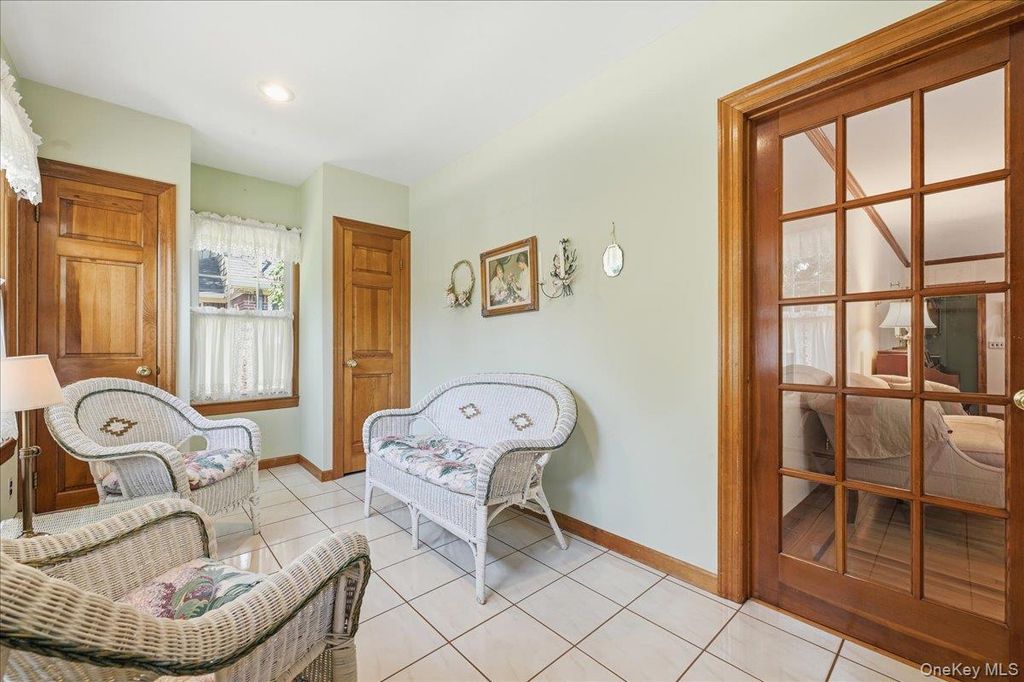 73 Chestnut Avenue, Floral Park, NY 11001 — photo 4