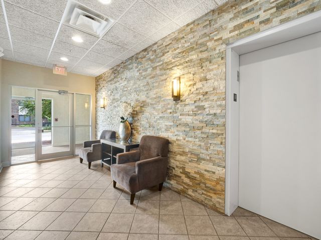 1675 Mill Street 506, Des Plaines, IL 60016
