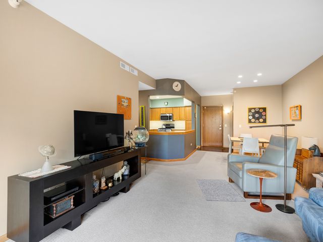 1675 Mill Street 506, Des Plaines, IL 60016