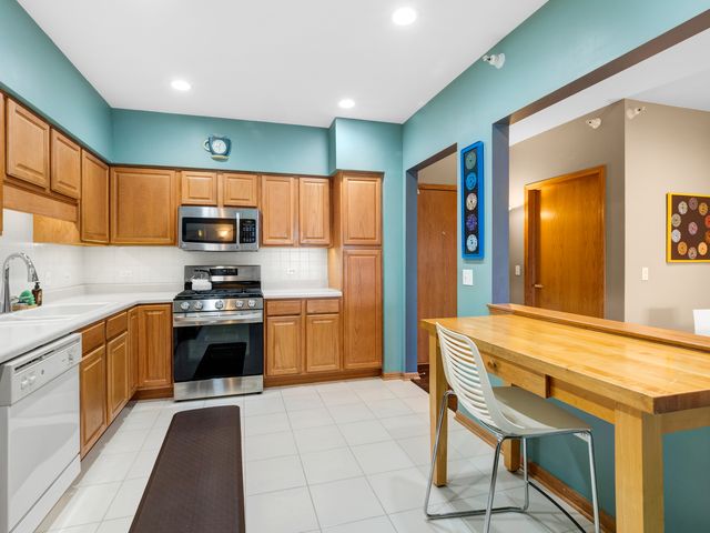 1675 Mill Street 506, Des Plaines, IL 60016