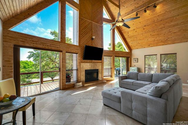 471 Edge Hill, Canyon Lake, TX 78133