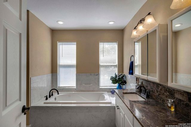 471 Edge Hill, Canyon Lake, TX 78133