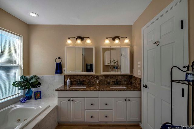 471 Edge Hill, Canyon Lake, TX 78133