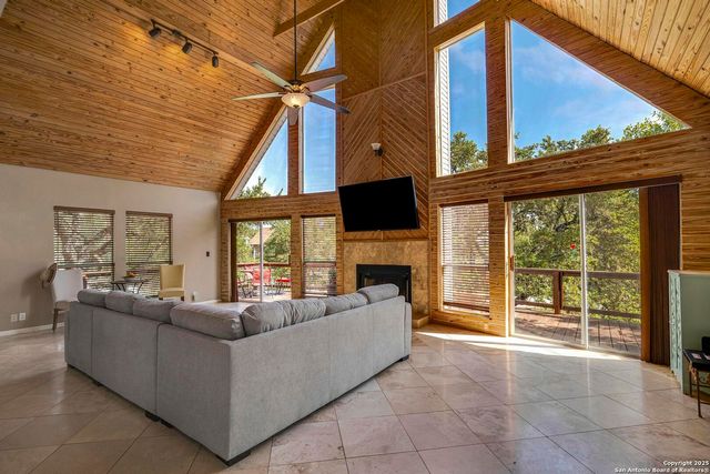471 Edge Hill, Canyon Lake, TX 78133