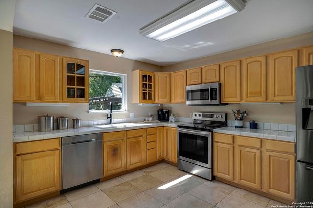 471 Edge Hill, Canyon Lake, TX 78133