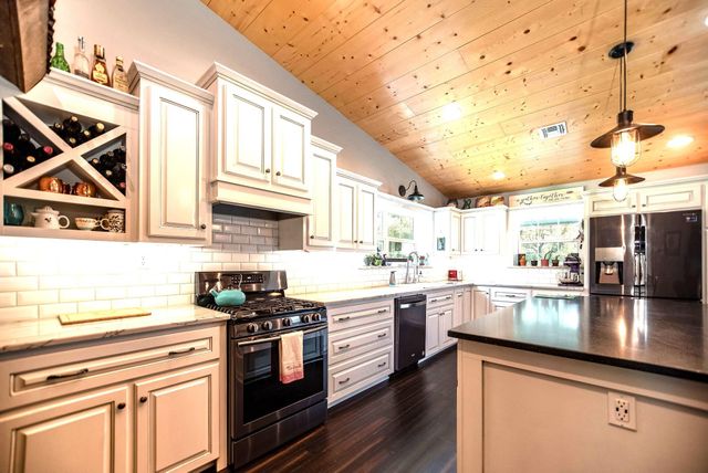 2133 Co Rd 125, Edna, TX 77957