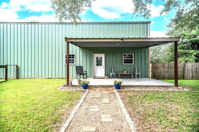 2133 Co Rd 125, Edna, TX 77957