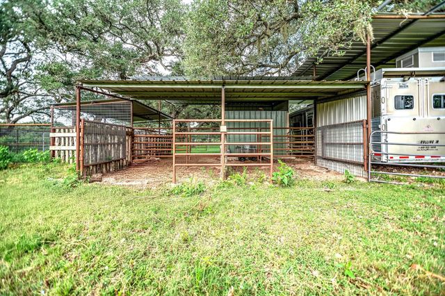 2133 Co Rd 125, Edna, TX 77957