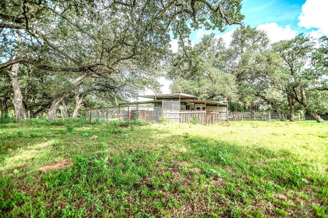 2133 Co Rd 125, Edna, TX 77957