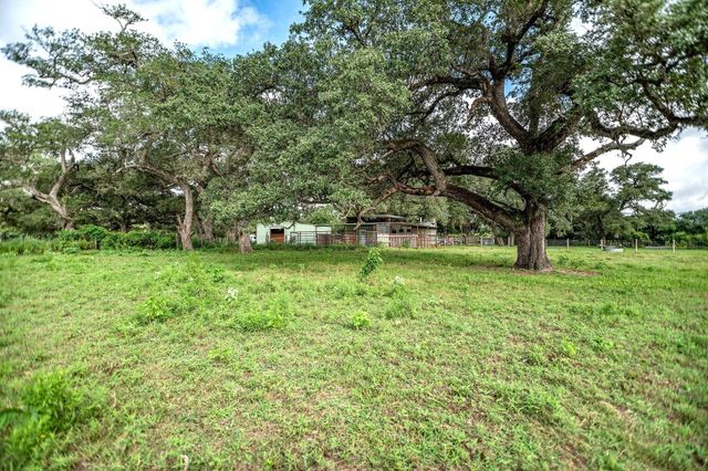 2133 Co Rd 125, Edna, TX 77957