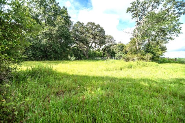 2133 Co Rd 125, Edna, TX 77957