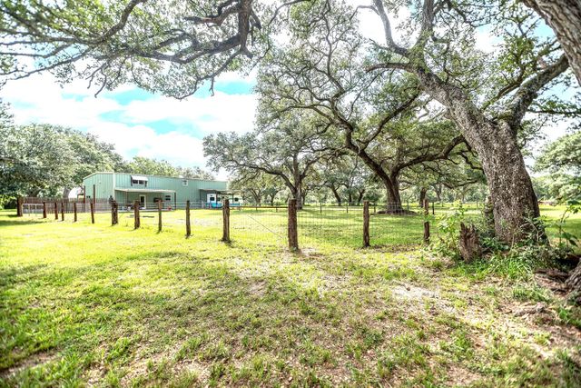 2133 Co Rd 125, Edna, TX 77957