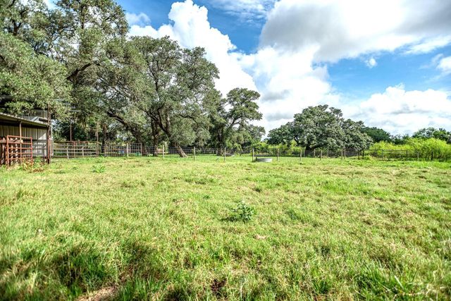 2133 Co Rd 125, Edna, TX 77957