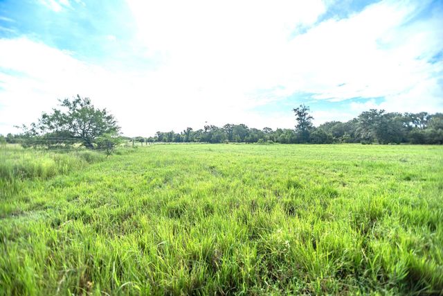 2133 Co Rd 125, Edna, TX 77957