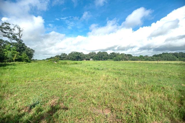 2133 Co Rd 125, Edna, TX 77957