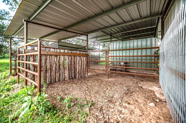 2133 Co Rd 125, Edna, TX 77957