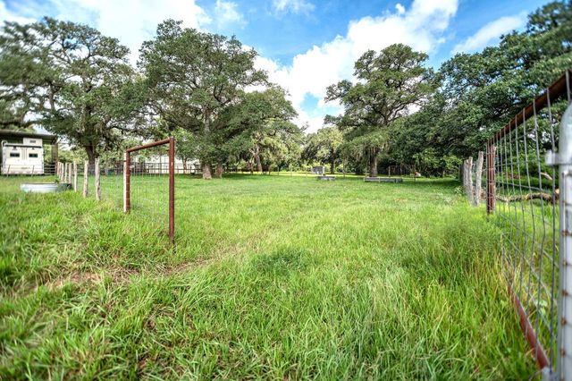 2133 Co Rd 125, Edna, TX 77957