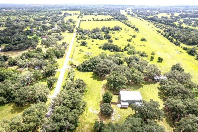 2133 Co Rd 125, Edna, TX 77957