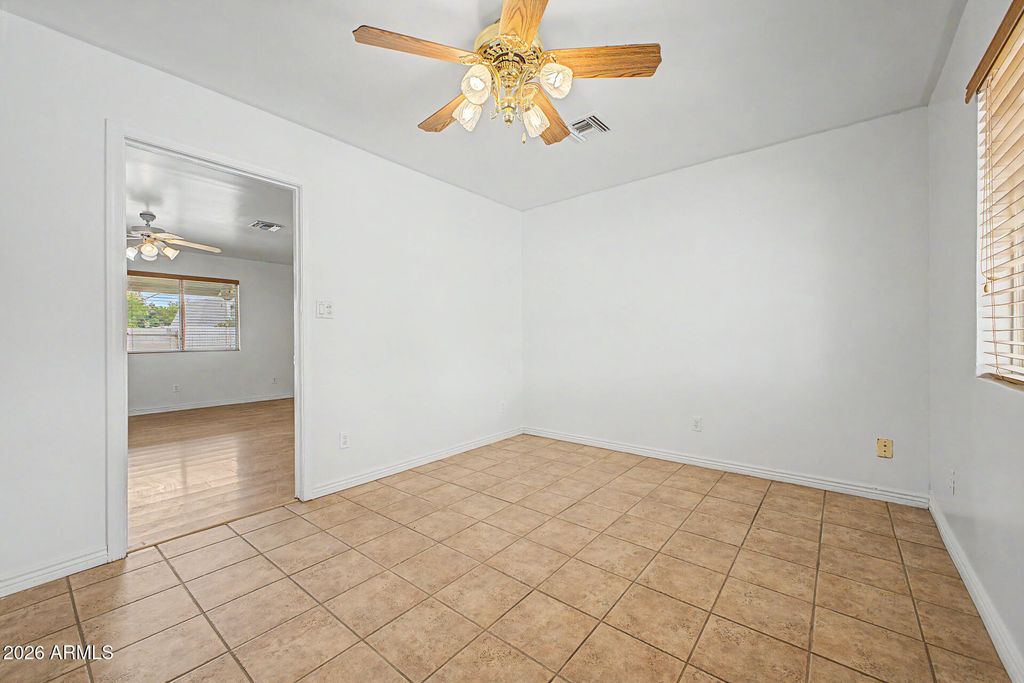 Image 3 of property listing at 1043 W 5TH Street, Mesa, AZ 85201