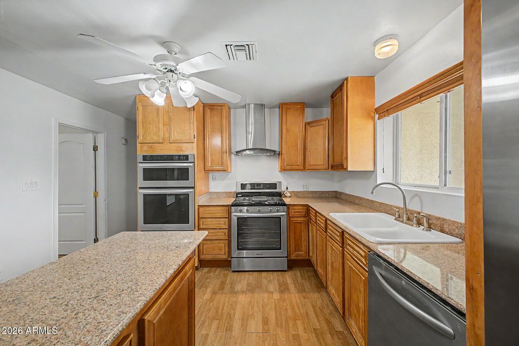 Image 9 of property listing at 1043 W 5TH Street, Mesa, AZ 85201