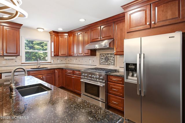 39 Hilltop Road, West Long Branch, NJ 07764