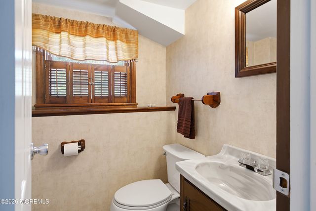 39 Hilltop Road, West Long Branch, NJ 07764