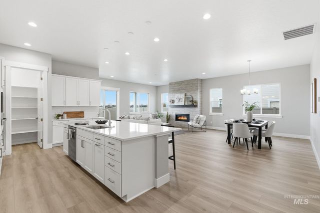 2195 N Mountain Vista Ave, Star, ID 83669