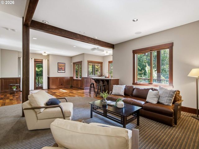 5702 Sw GROVER Ct, Portland, OR 97221