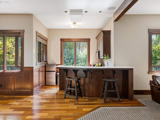 5702 Sw GROVER Ct, Portland, OR 97221