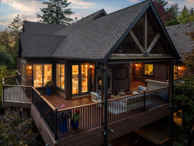 5702 Sw GROVER Ct, Portland, OR 97221