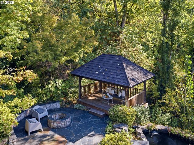 5702 Sw GROVER Ct, Portland, OR 97221