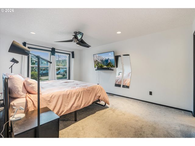 511 Se 15TH St, Gresham, OR 97080