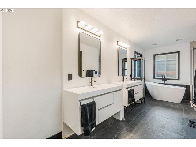 511 Se 15TH St, Gresham, OR 97080