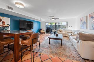 7890 SW 86th St 10, Miami, FL 33143