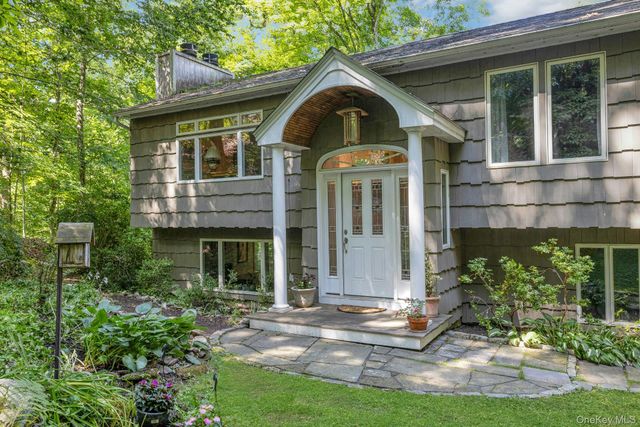 99 Lakeside Drive, Katonah, NY 10536