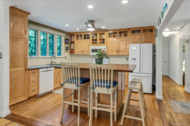99 Lakeside Drive, Katonah, NY 10536