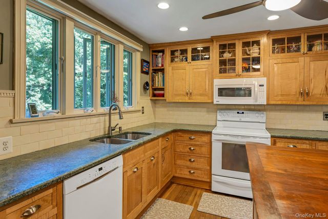 99 Lakeside Drive, Katonah, NY 10536