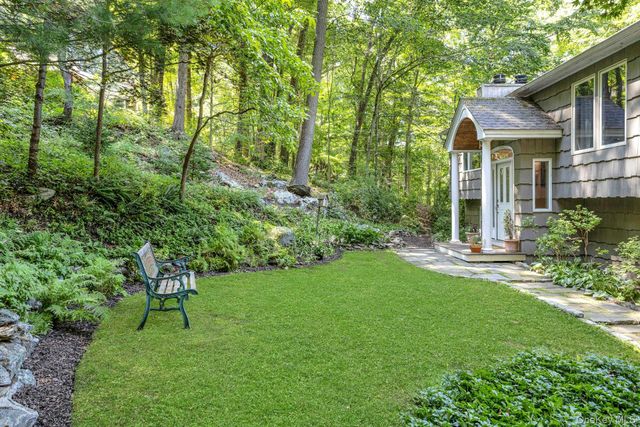 99 Lakeside Drive, Katonah, NY 10536