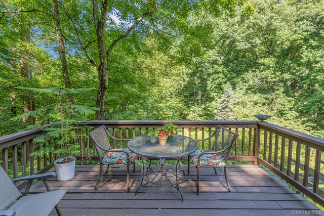 99 Lakeside Drive, Katonah, NY 10536