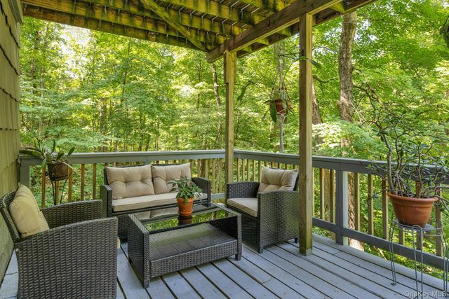 99 Lakeside Drive, Katonah, NY 10536