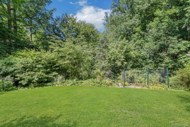 99 Lakeside Drive, Katonah, NY 10536