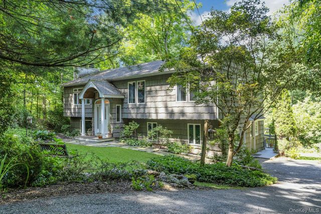 99 Lakeside Drive, Katonah, NY 10536