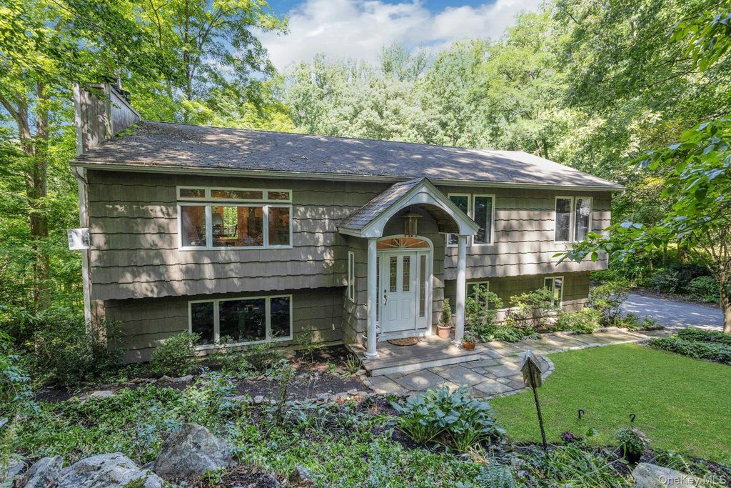 99 Lakeside Drive, Katonah, NY 10536