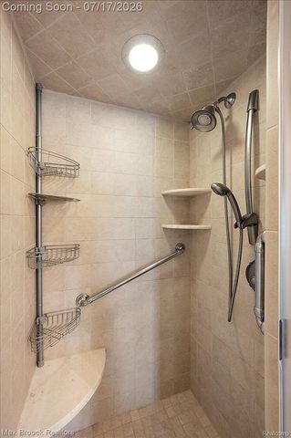 43909 Welland Drive, Clinton Charter Township, MI 48038