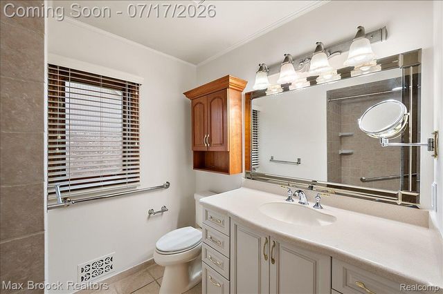 43909 Welland Drive, Clinton Charter Township, MI 48038
