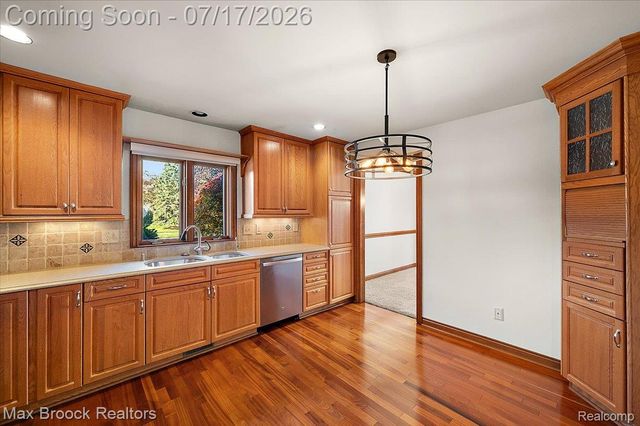 43909 Welland Drive, Clinton Charter Township, MI 48038