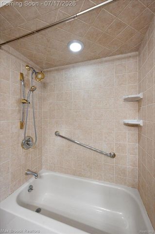 43909 Welland Drive, Clinton Charter Township, MI 48038