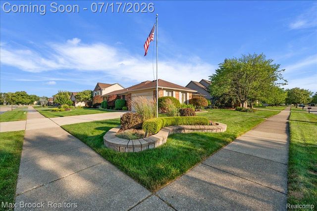 43909 Welland Drive, Clinton Charter Township, MI 48038