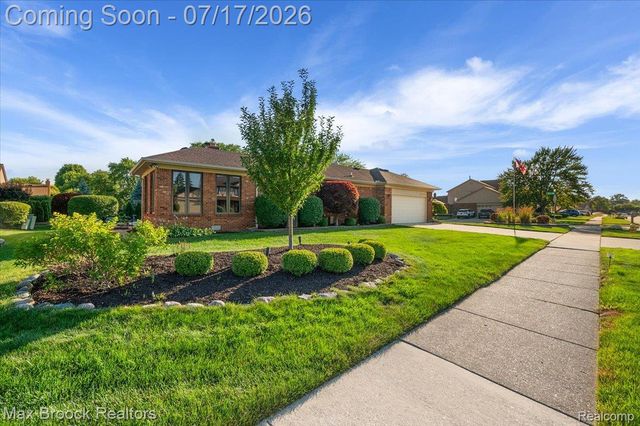 43909 Welland Drive, Clinton Charter Township, MI 48038